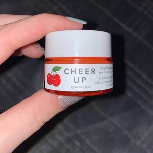 Brightening vitamin C eye cream